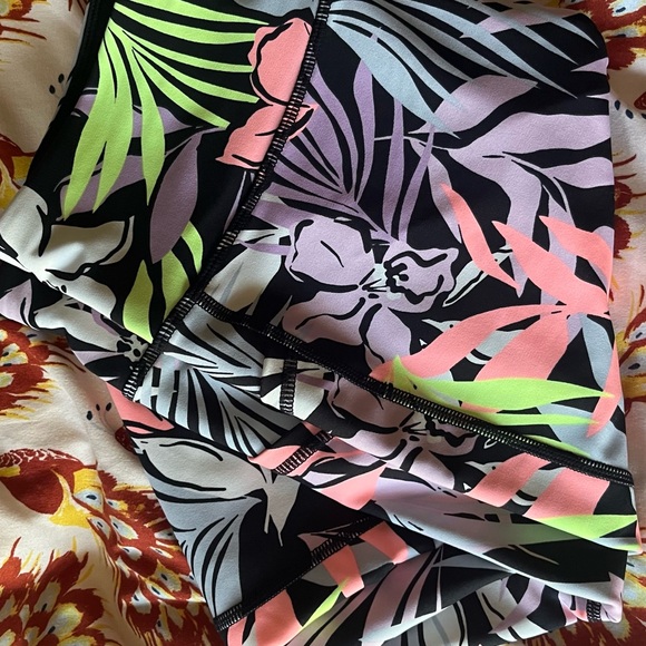 Fluorescent Tropical patterned legging - Picture 3 of 4